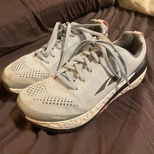 Altra Paradigm 4.5 running shoes. Women’s size 8.5